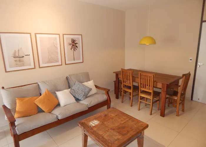 Aconchegante Apartamento de 3 Quartos com Varanda, Ar e cozinha completa - Cabo Frio